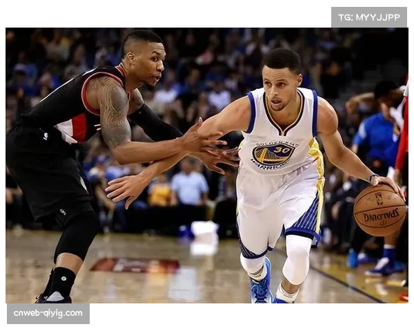 雨战中的温情一幕：主队球童为客队球员快速递上新球获掌声